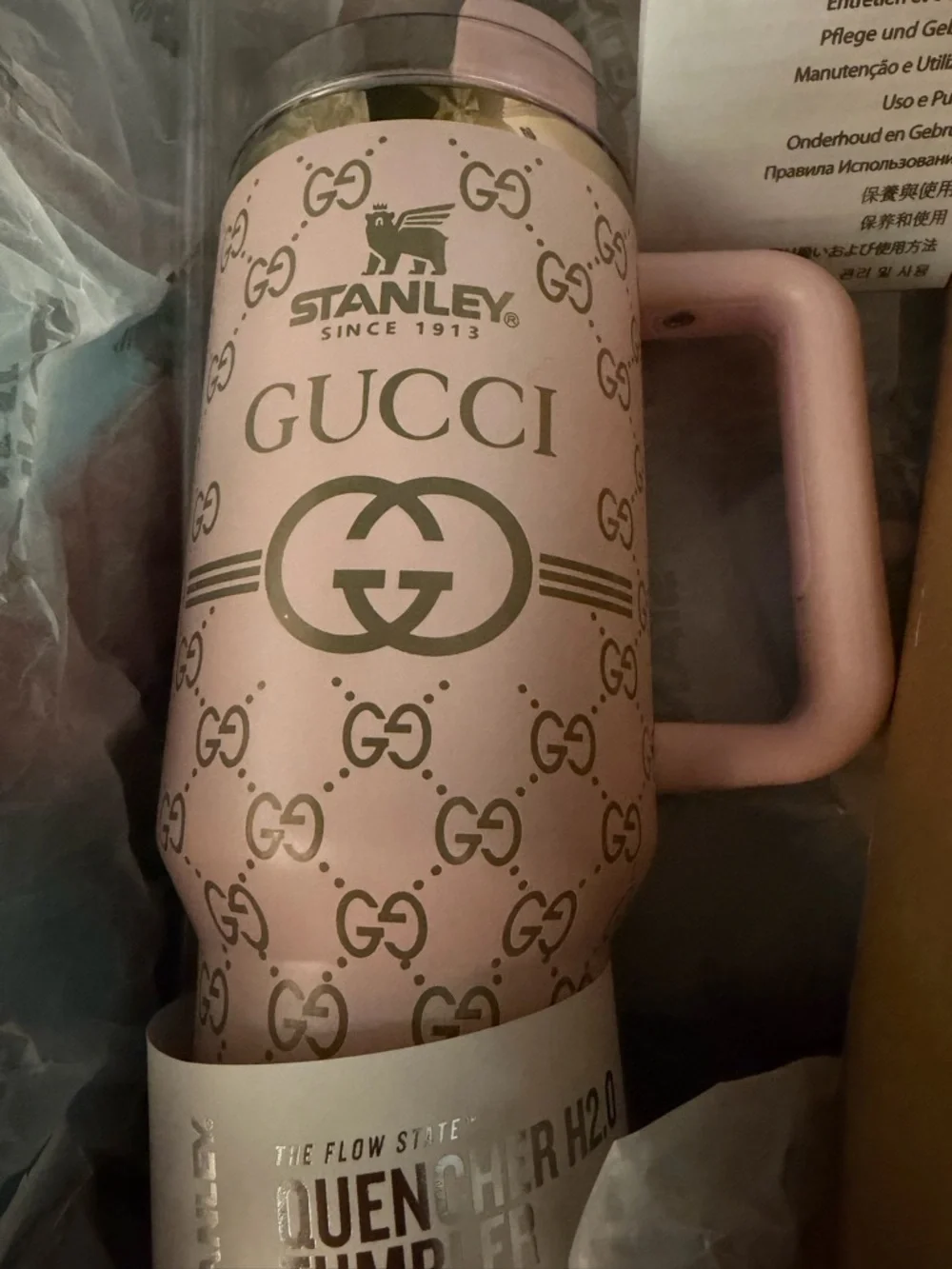 New!  Stanley Gucci Pink Quencher H2.0 Tumbler - Picture 3 of 5